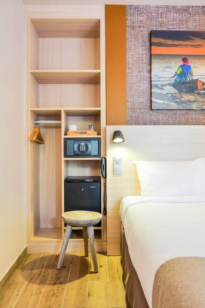 Room amenity