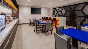 thumbnail: Breakfast area