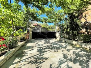 thumbnail: Property grounds