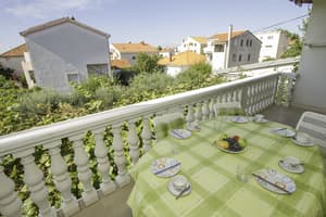 thumbnail: Courtyard view