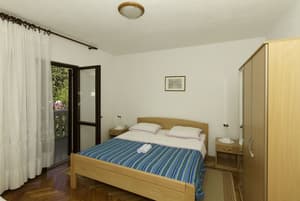 thumbnail: In-room dining