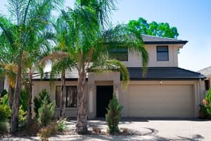thumbnail: Front of property