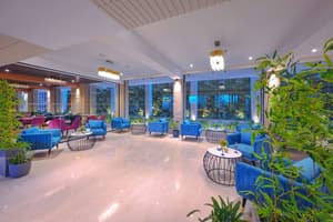 thumbnail: Bar (on property)