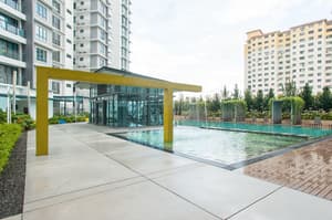 thumbnail: Outdoor pool
