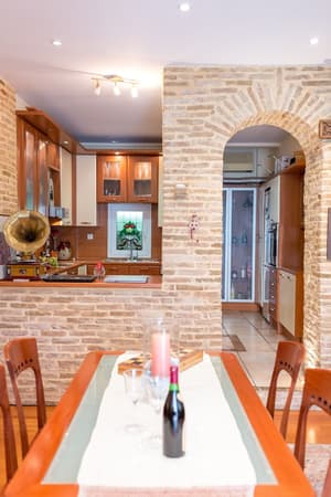 thumbnail: In-room dining