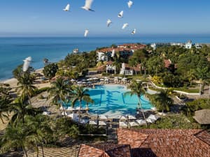 thumbnail: Outdoor pool