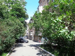 thumbnail: Front of property