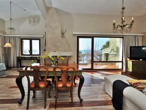 thumbnail: In-room dining