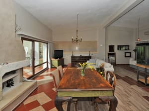 thumbnail: In-room dining