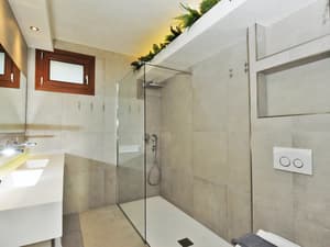 thumbnail: Bathroom shower