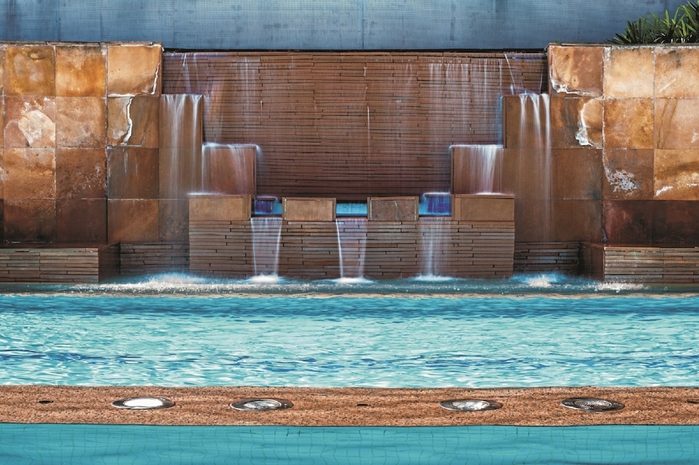 Pool waterfall