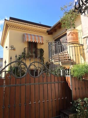 thumbnail: Exterior
