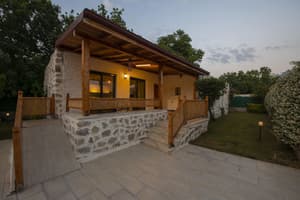 thumbnail: Front of property