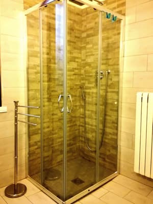 thumbnail: Bathroom shower