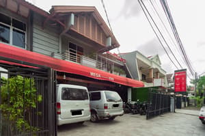 thumbnail: Front of property
