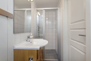 thumbnail: Bathroom shower