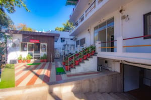 thumbnail: Front of property