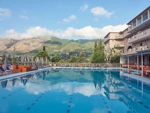 thumbnail: Outdoor pool