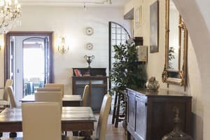 thumbnail: Interior entrance