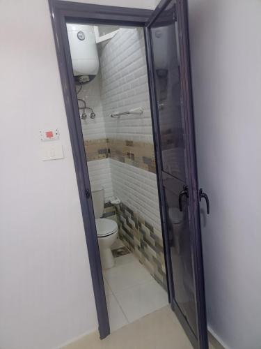 606451847.jpg