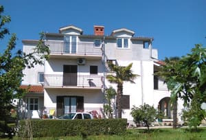 thumbnail: Front of property