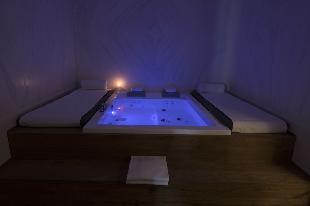 Private spa tub