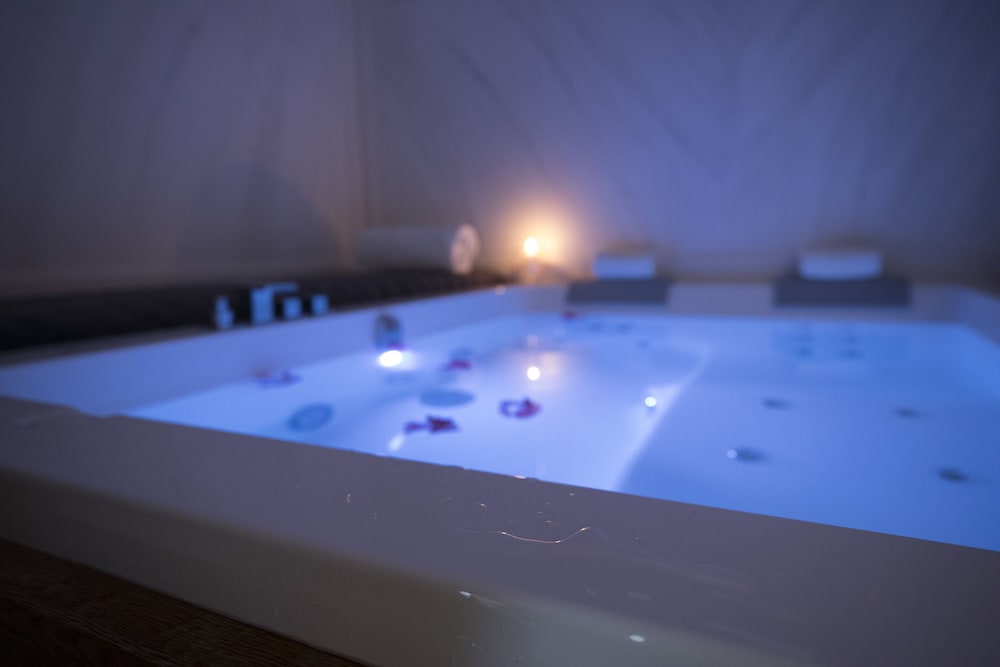 Private spa tub