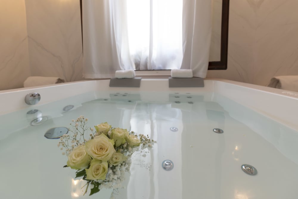 Private spa tub