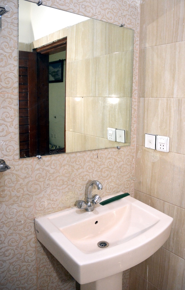 Bathroom sink