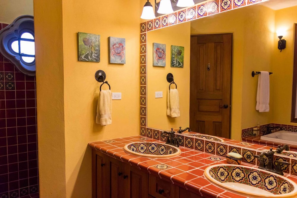 Bathroom sink