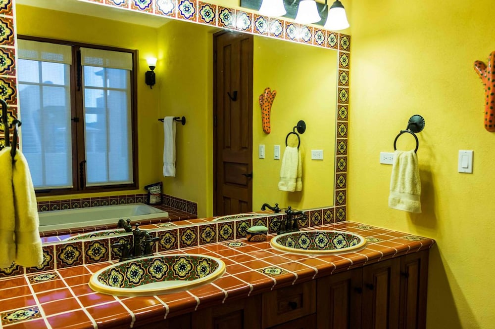 Bathroom sink