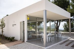 thumbnail: Bar (on property)