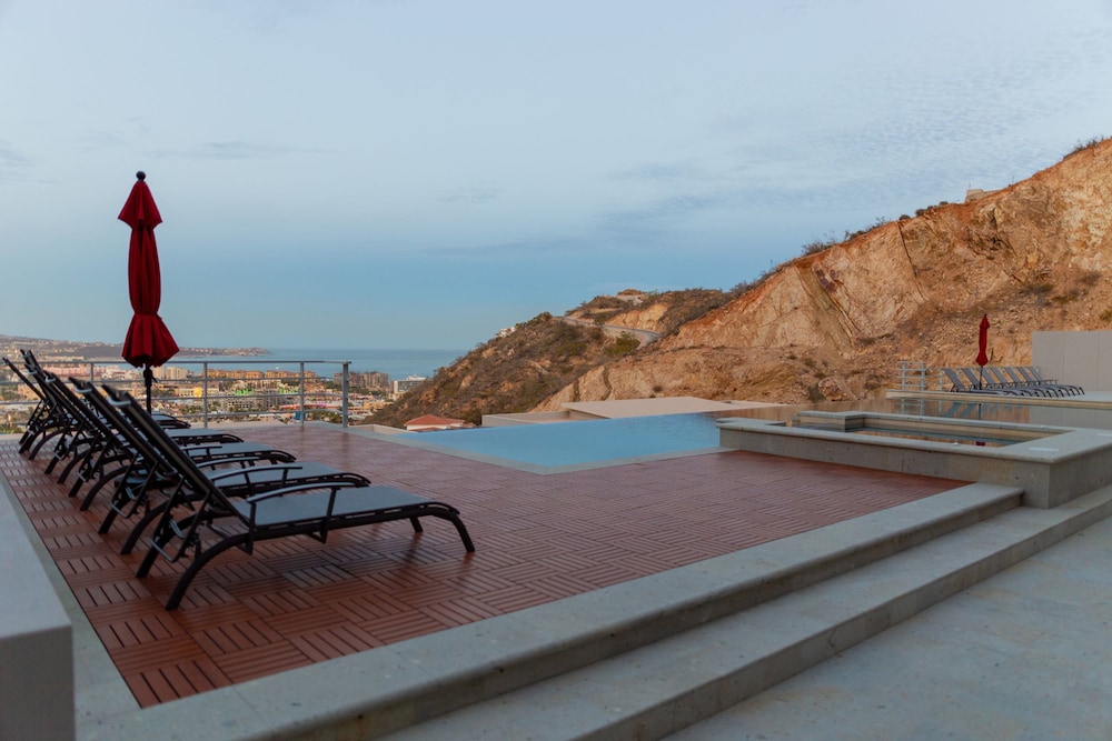 Infinity pool