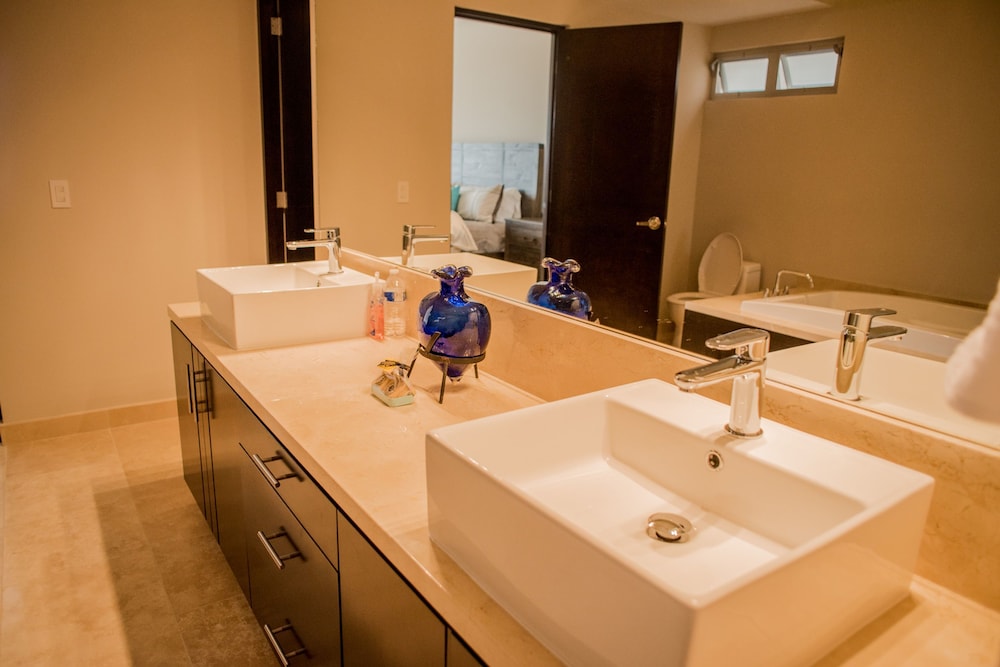 Bathroom sink