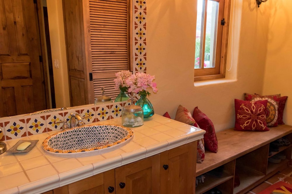 Bathroom sink