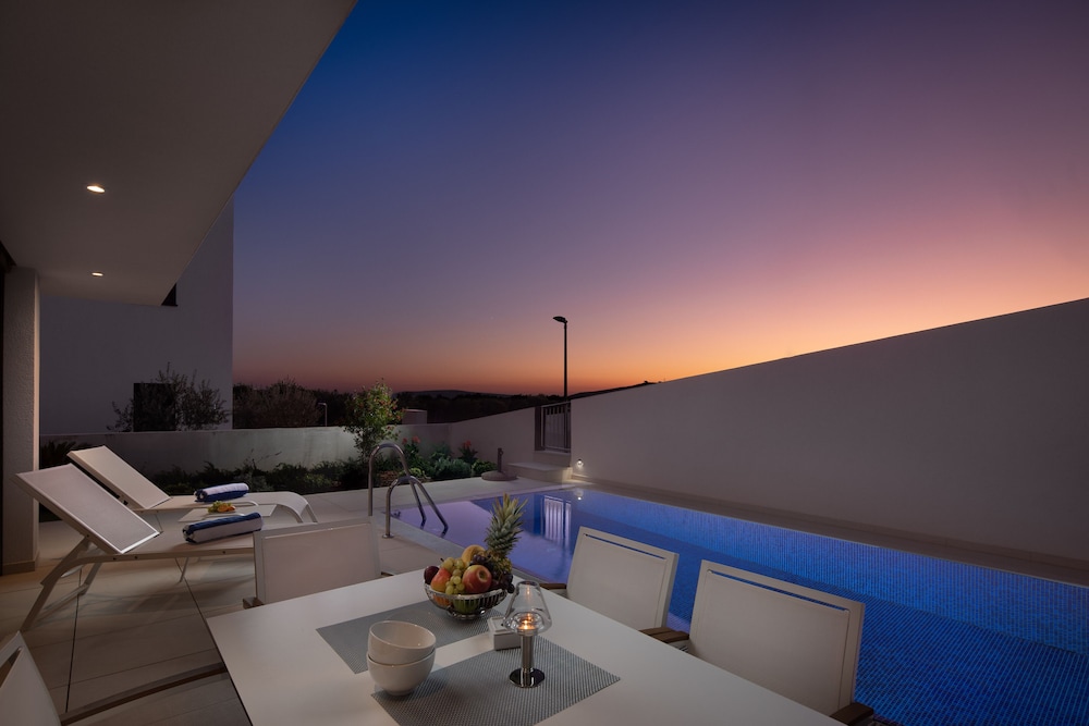 Front of property - evening/night