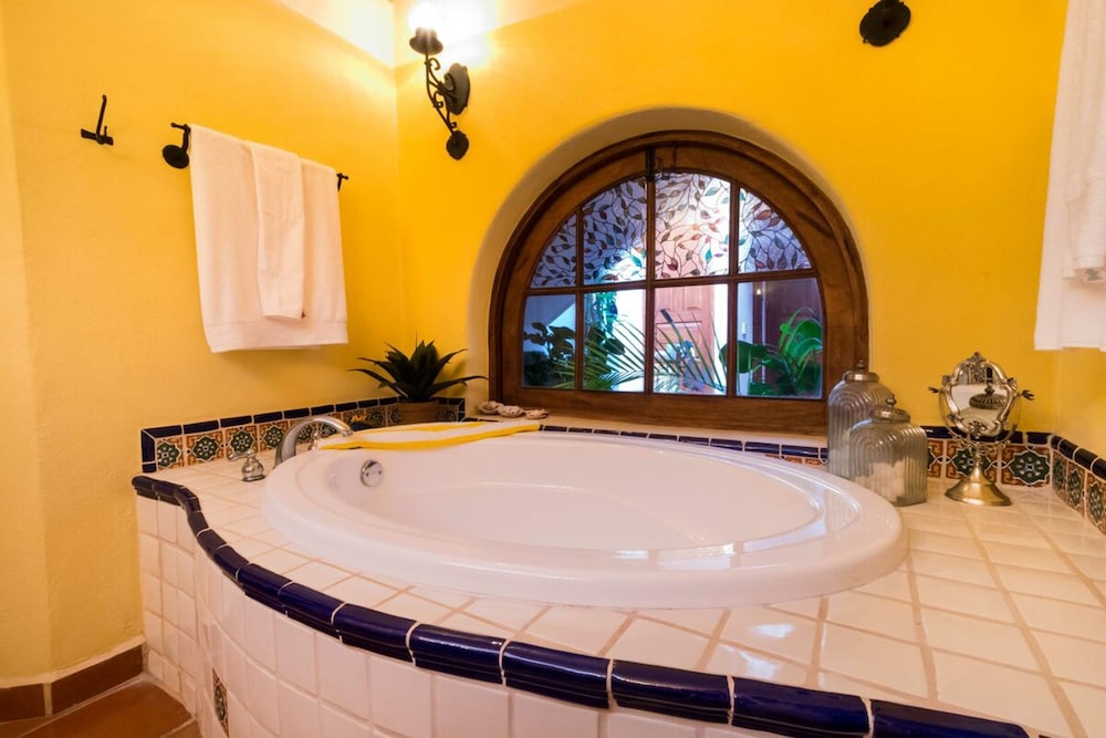 Jetted tub