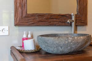 thumbnail: Bathroom amenities