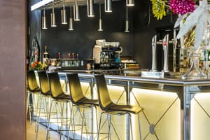 thumbnail: Bar (on property)