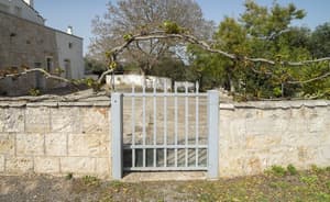 thumbnail: Exterior detail