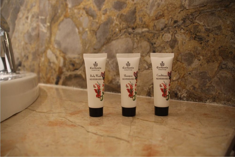 Bathroom amenities