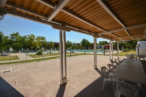 thumbnail: Bar (on property)