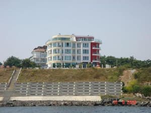 thumbnail: Front of property
