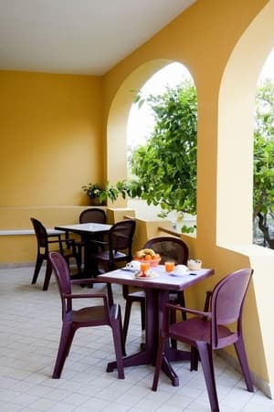 thumbnail: Breakfast area