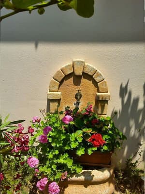 thumbnail: Exterior detail