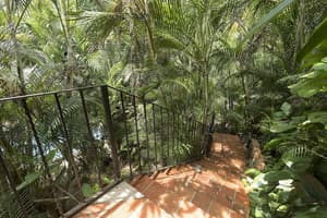 thumbnail: Exterior detail