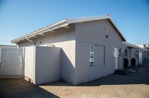 thumbnail: Exterior detail