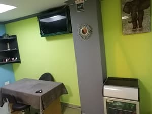 thumbnail: Nail salon