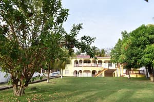 thumbnail: Front of property
