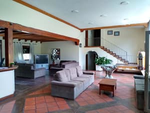 thumbnail: Lobby sitting area